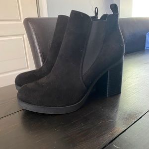 American Eagle heeled booties